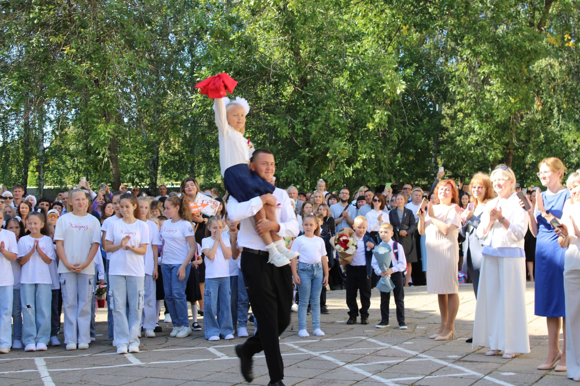 В Заинске прошли торжественные линейки, посвященные Дню знаний