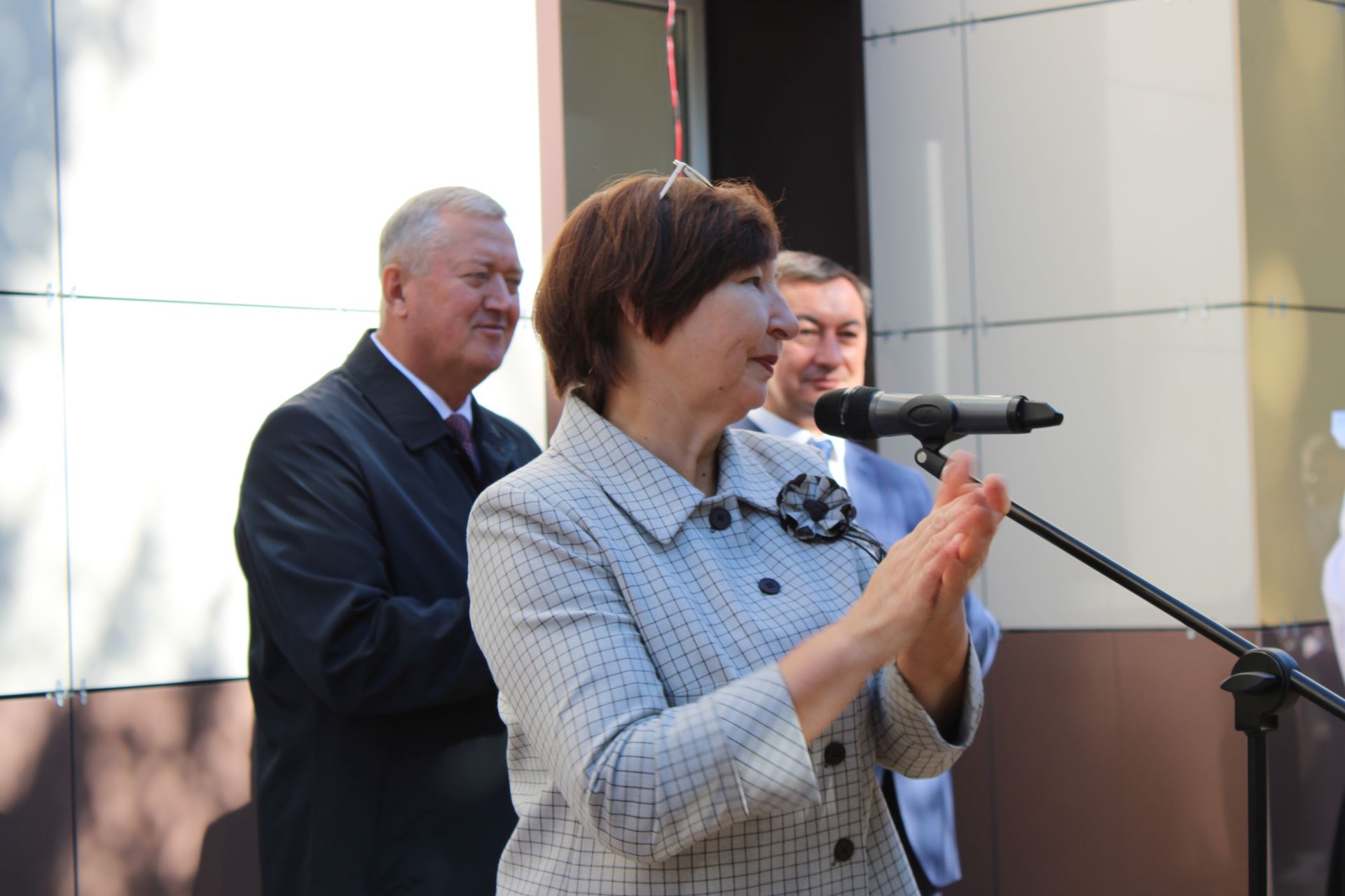 Зәйдә 177 беренче курс студенты Белем көнен туган шәһәрләре уку йортында каршылый