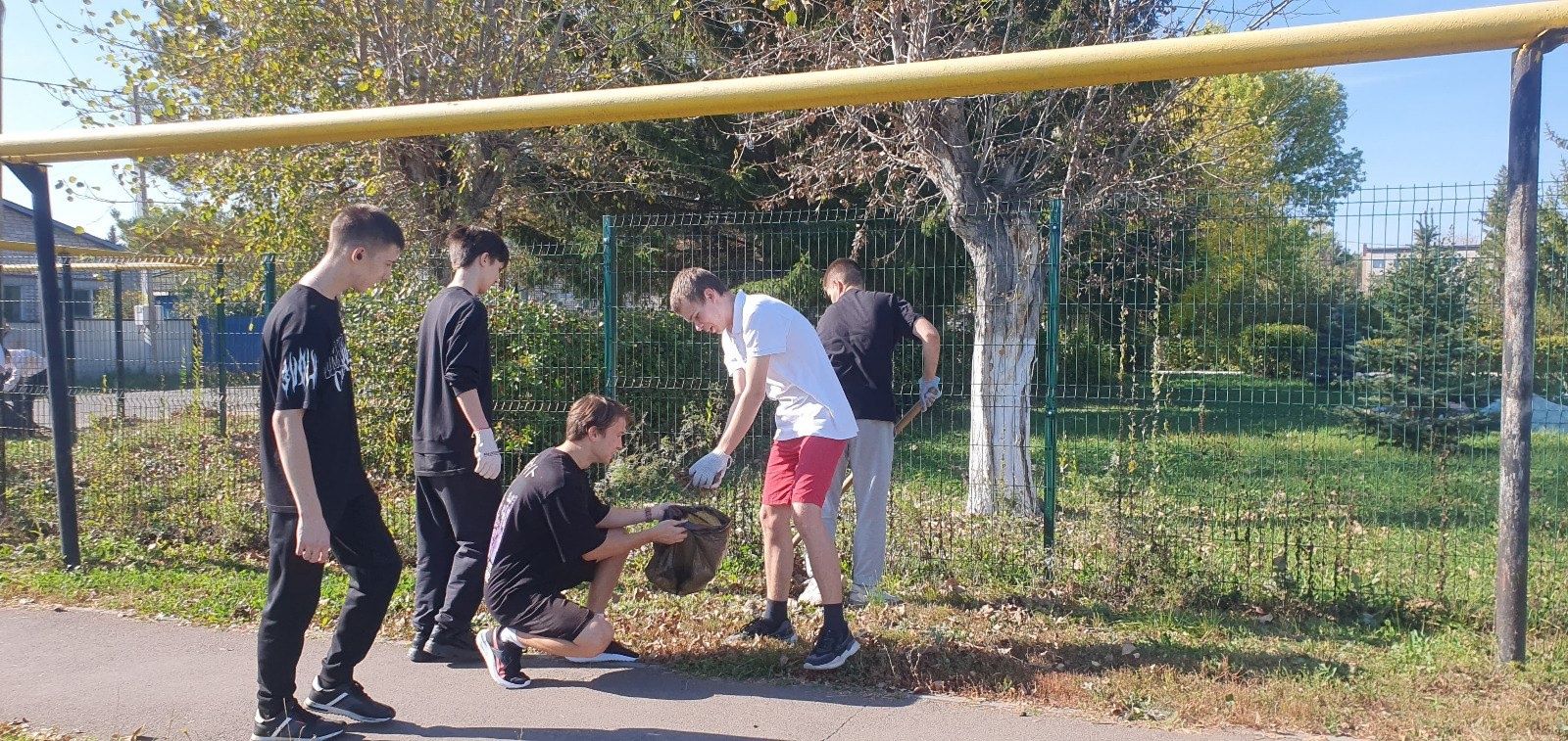 В Заинске состоялся осенний субботник