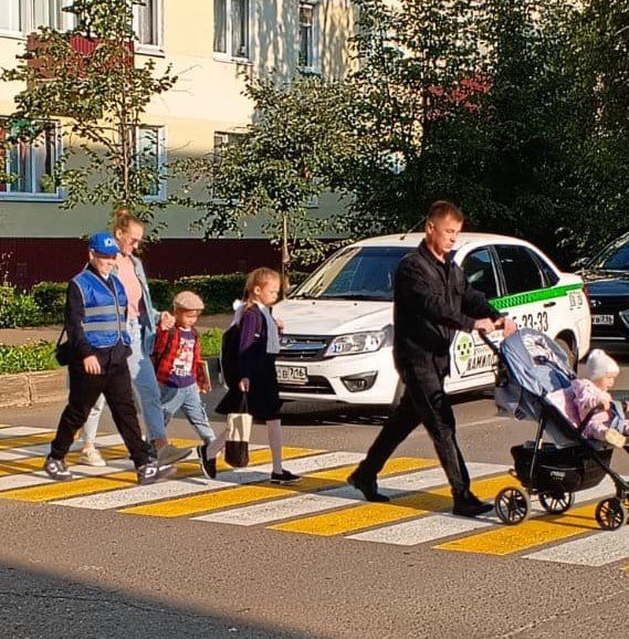 Заинских младших школьников перевели через дорогу