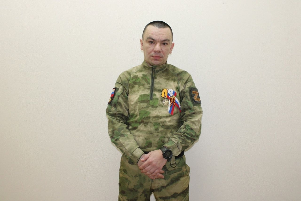 Хәрби якташыбыз махсус хәрби операциядә күрсәткән батырлыгы өчен өч медаль белән бүләкләнгән