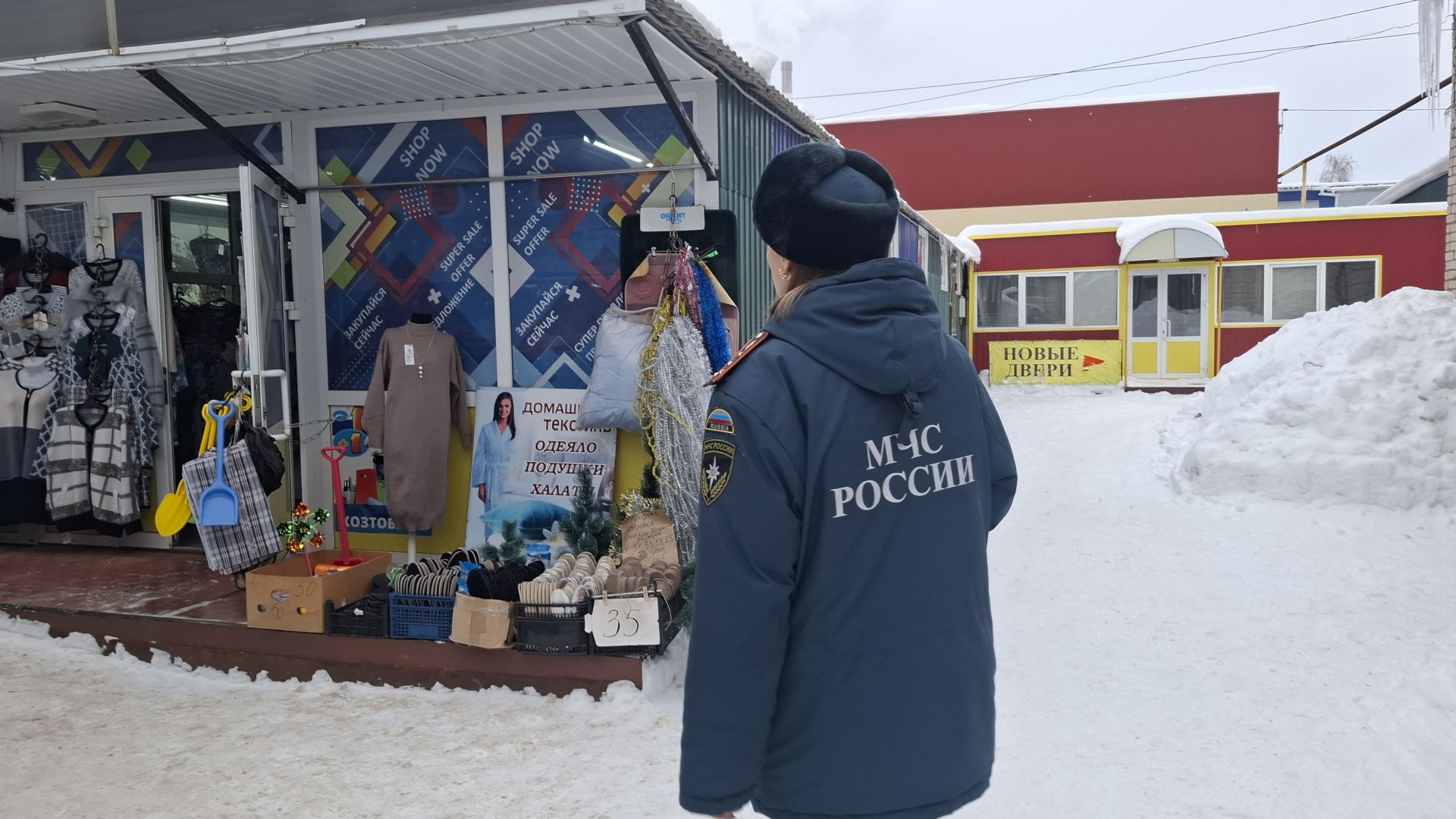 В Заинске проверили места реализации пиротехники