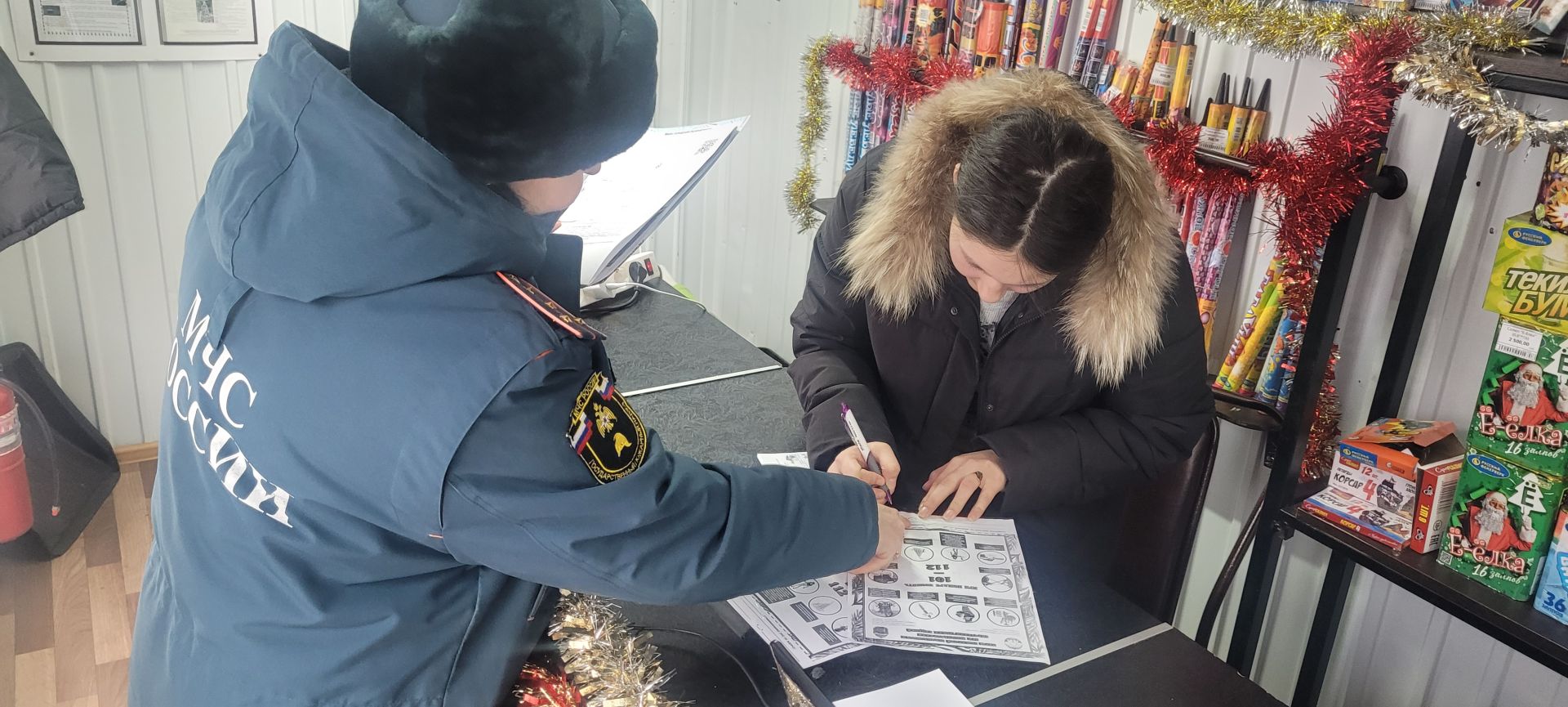 В Заинске проверили места реализации пиротехники