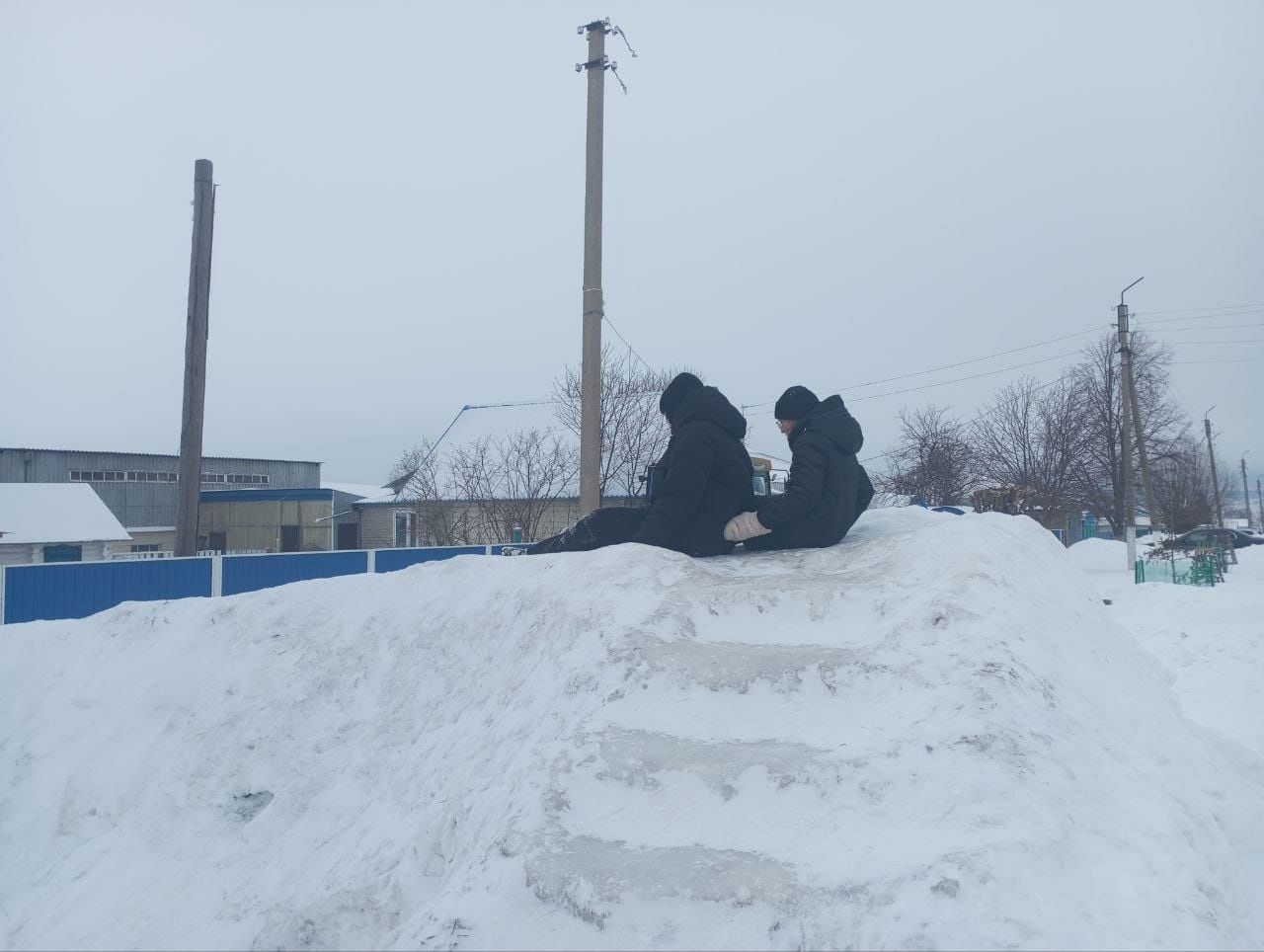 Сәвәләй балалары Александр Исаков ясаган тауда шуа