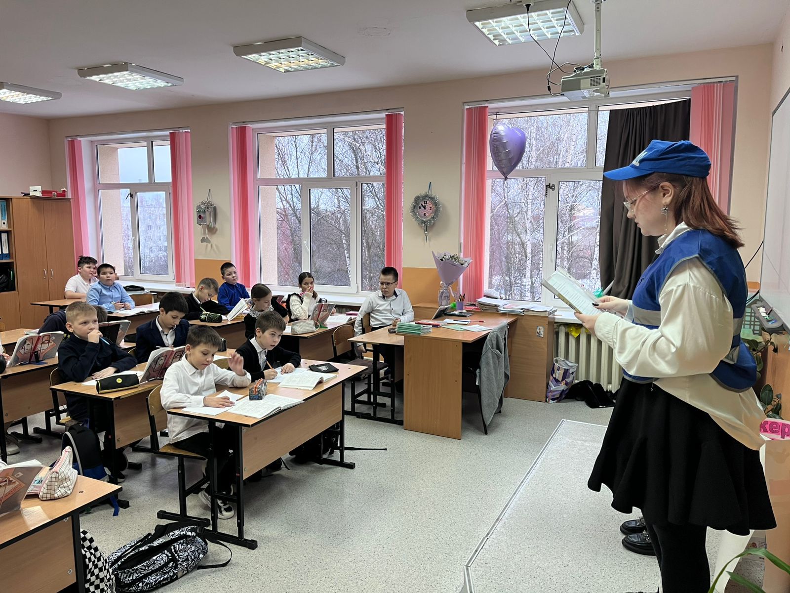 В Заинской школе детям напомнили о безопасности на улице