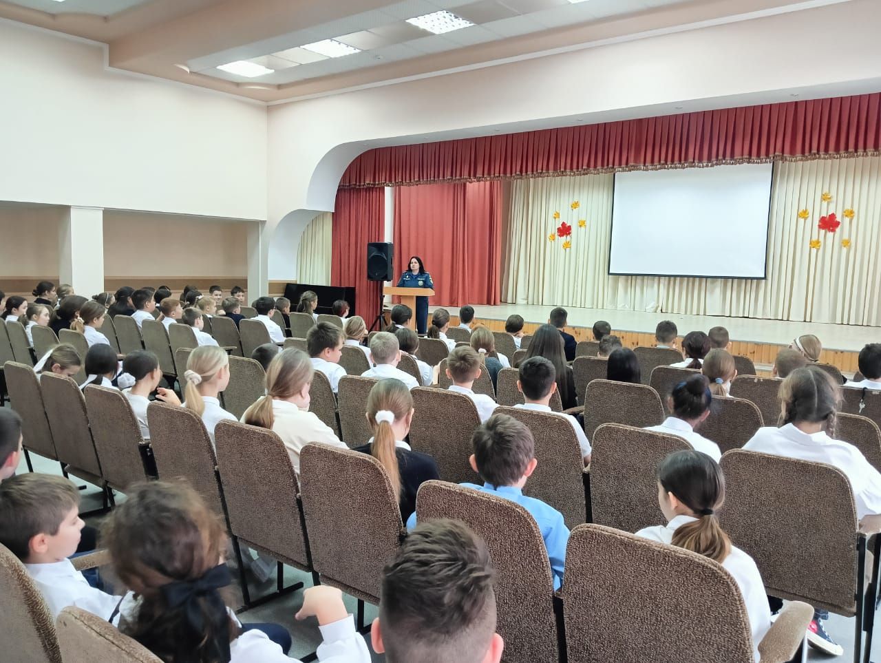 Сотрудники ОНД и ПР по Заинскому району напоминают родителям и детям, как уберечь ребенка от пожара и других опасностей
