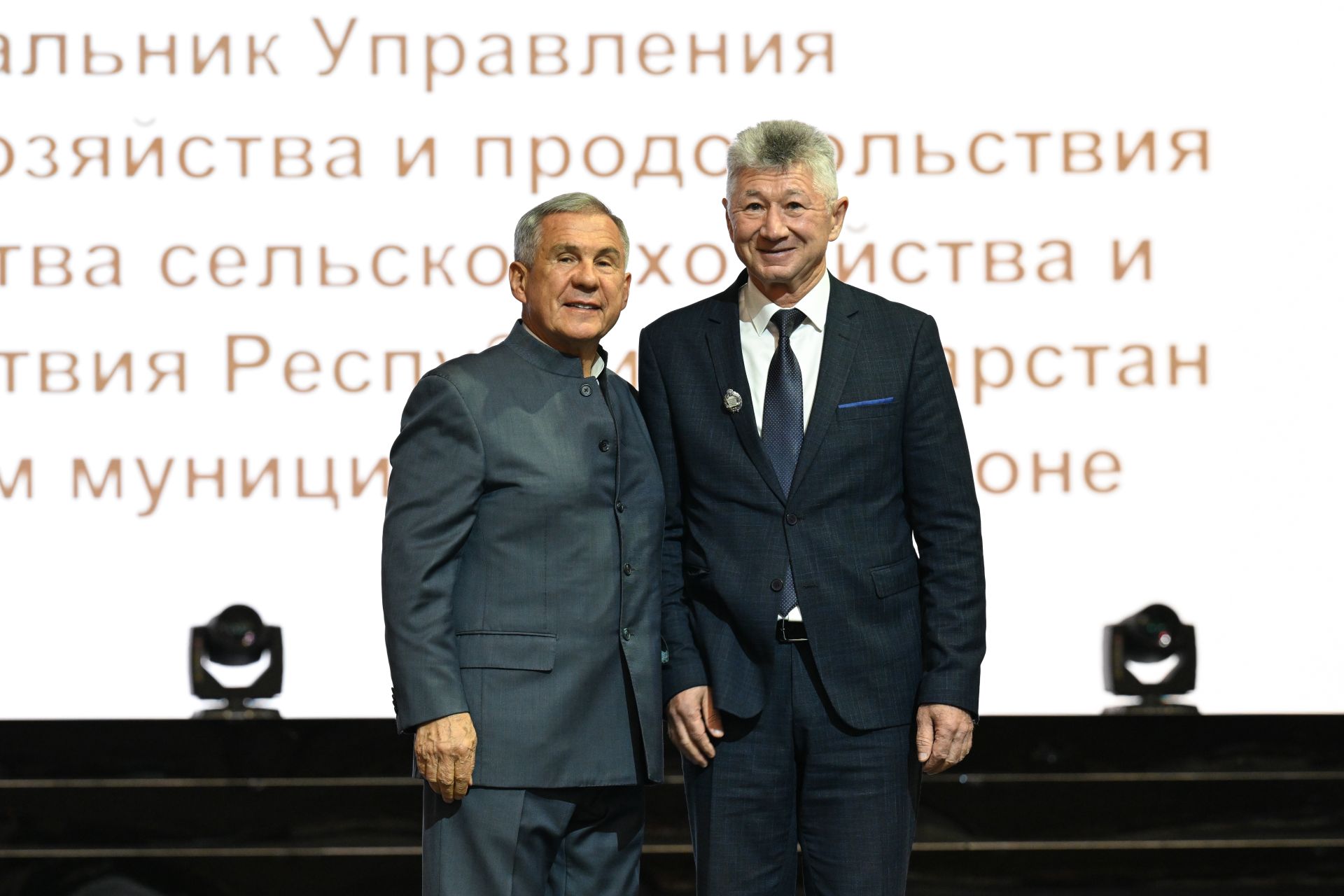 Фәргать Камалиевка  Россия Федерациясенең атказанган авыл хуҗалыгы хезмәткәре исеме тапшырылды