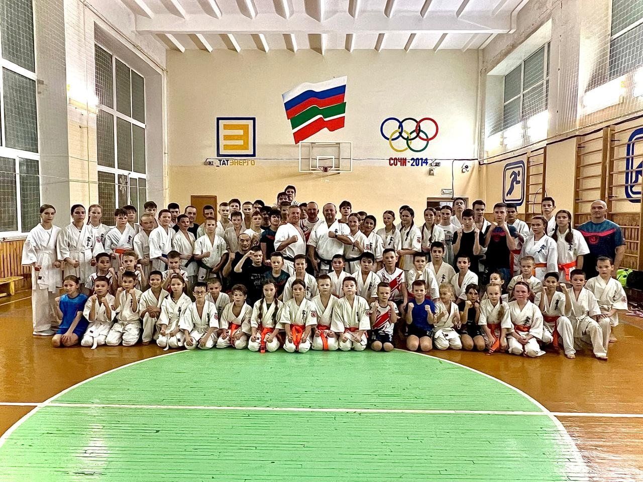 Открытая спарринговая тренировка каратистов Киокусинкай в Казани перед международным турниром