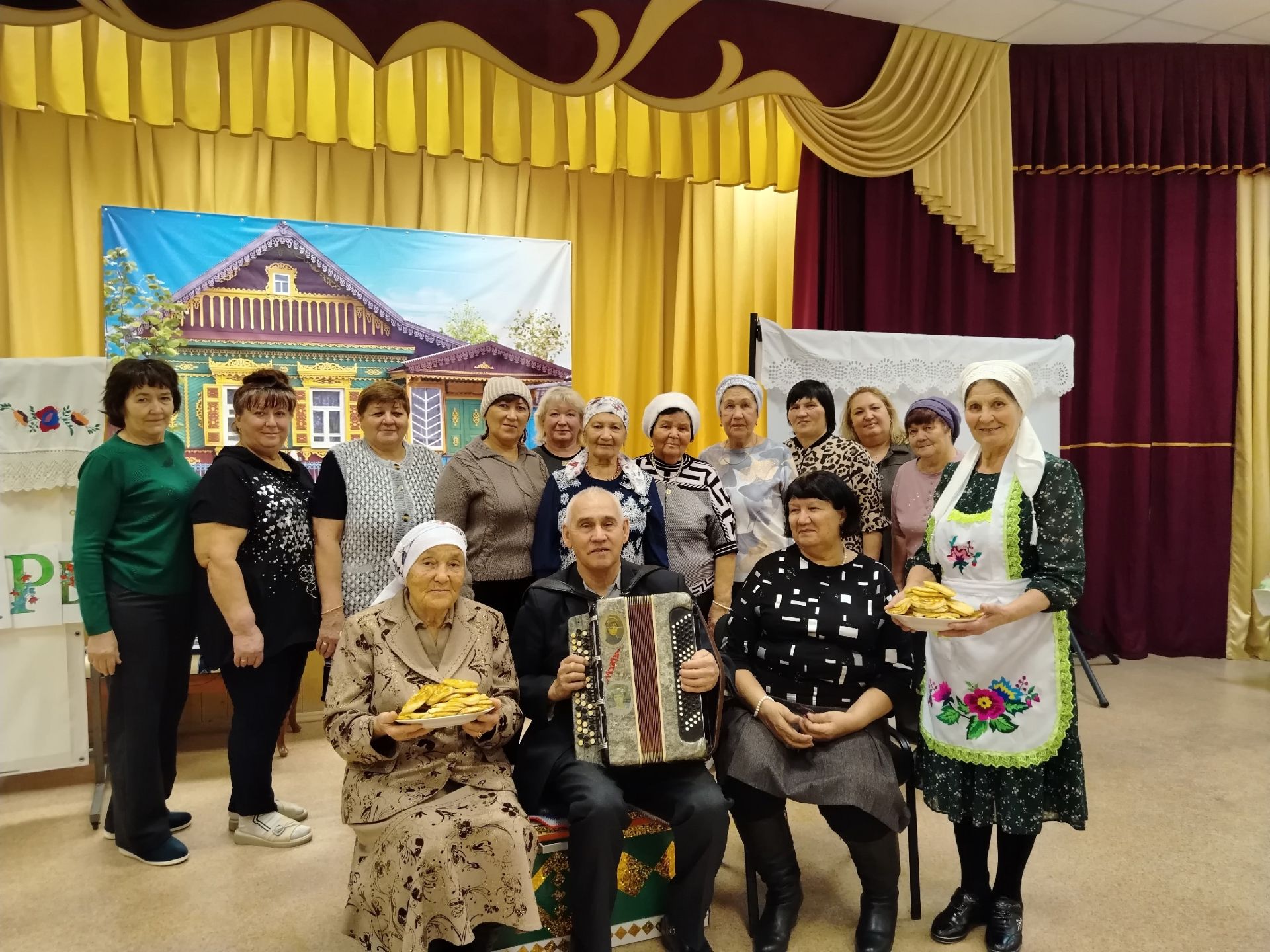Югарыпәнәчелеләр Әниләр көнендә коймаклар белән сыйланды