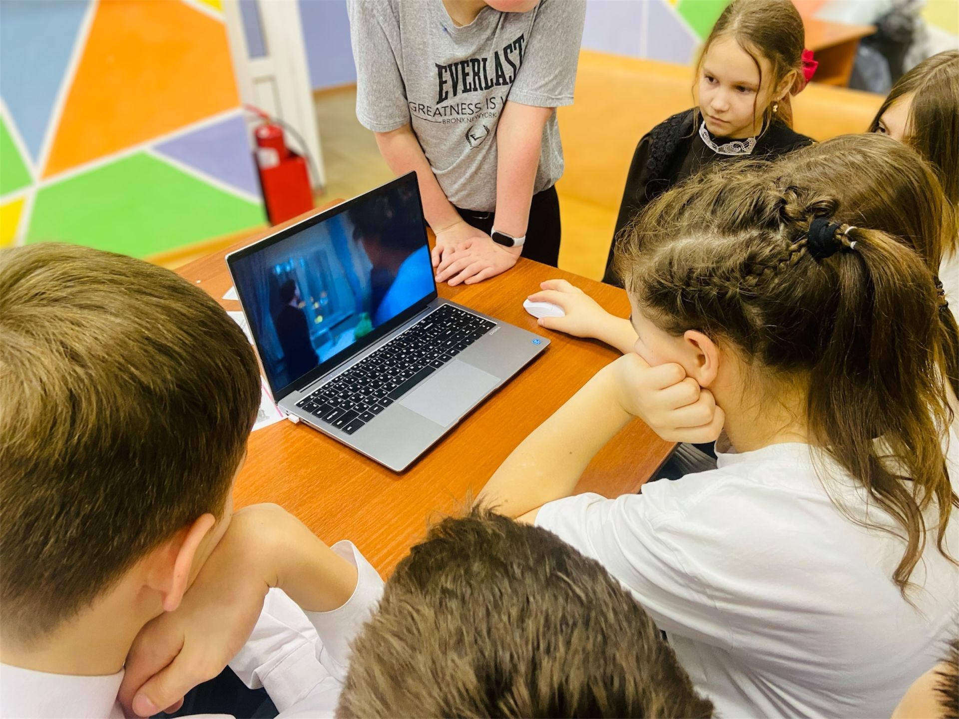 Учащиеся школы №1 Заинска прошли интерактивный симулятор «Мой выбор — жизнь»