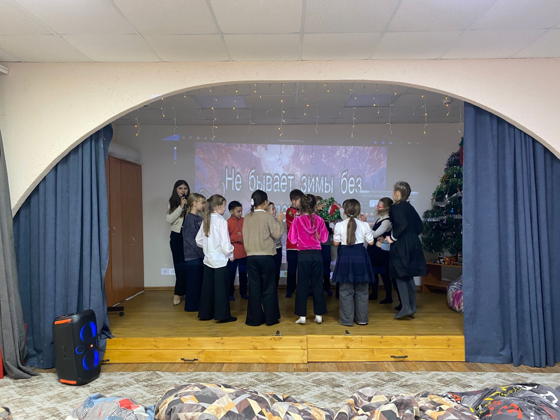 «Не бывает зимы без надежды»: киноурок и игры для школьников в клубе «Юность» Заинска