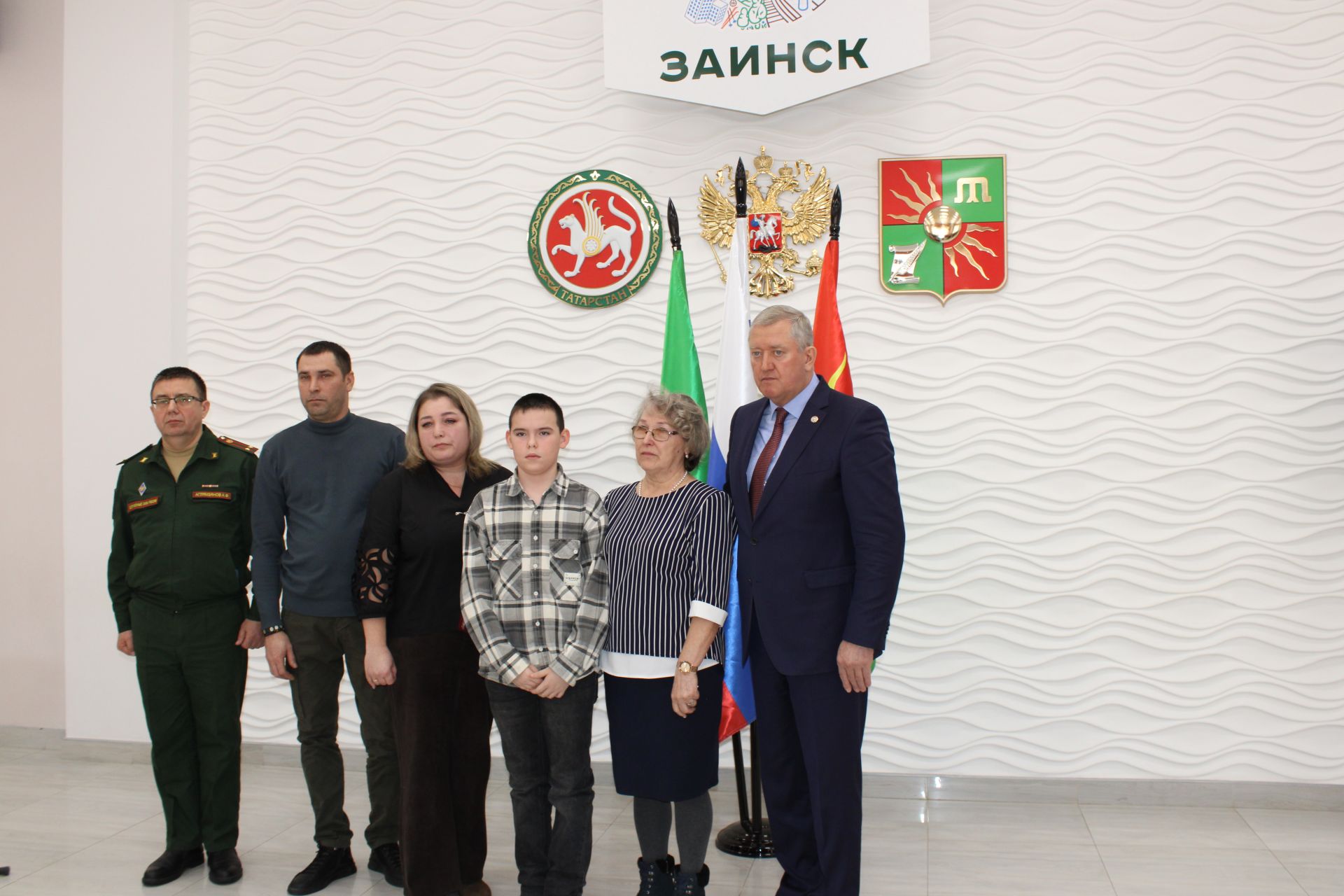 Махсус хәрби операциядә һәлак булган Зәй егетләренең гаиләләренә Батырлык орденнары тапшырылды