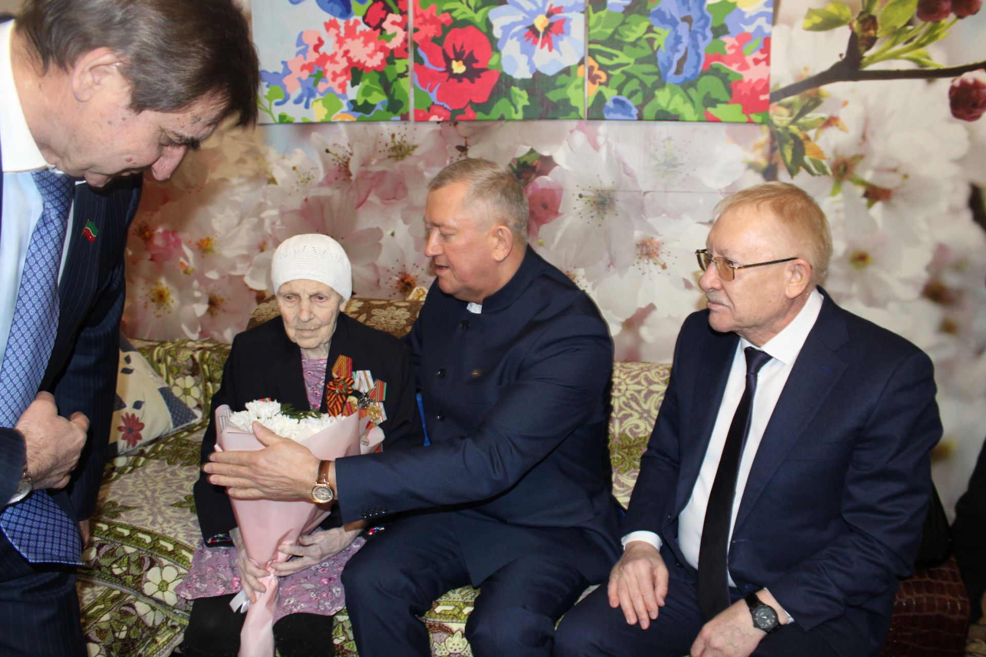 В Заинске ветеранам Великой Отечественной войны вручили юбилейные медали к 80-летию Победы