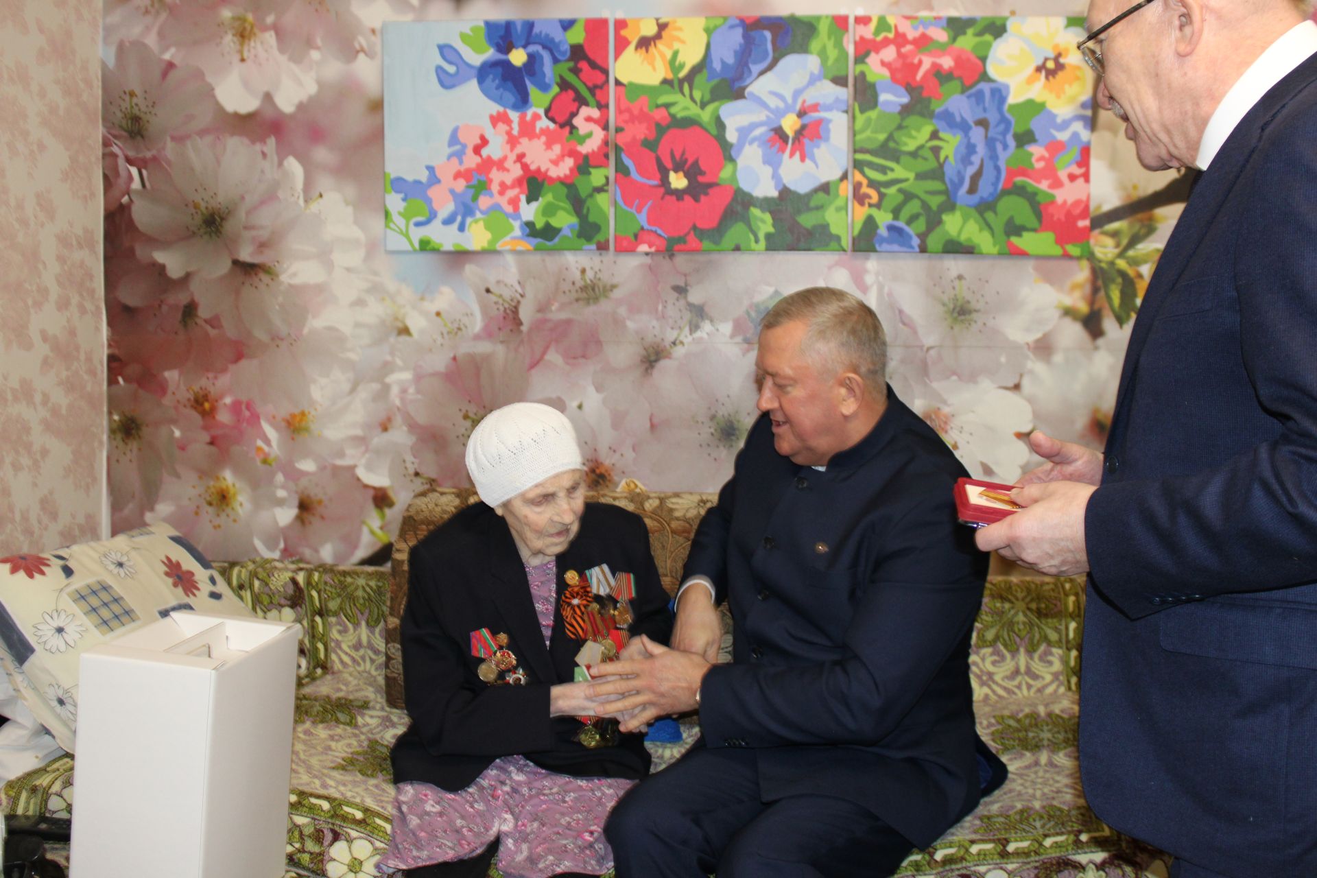 В Заинске ветеранам Великой Отечественной войны вручили юбилейные медали к 80-летию Победы