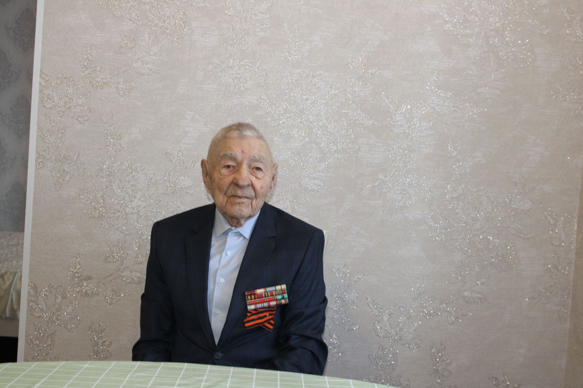 В Заинске ветеранам Великой Отечественной войны вручили юбилейные медали к 80-летию Победы