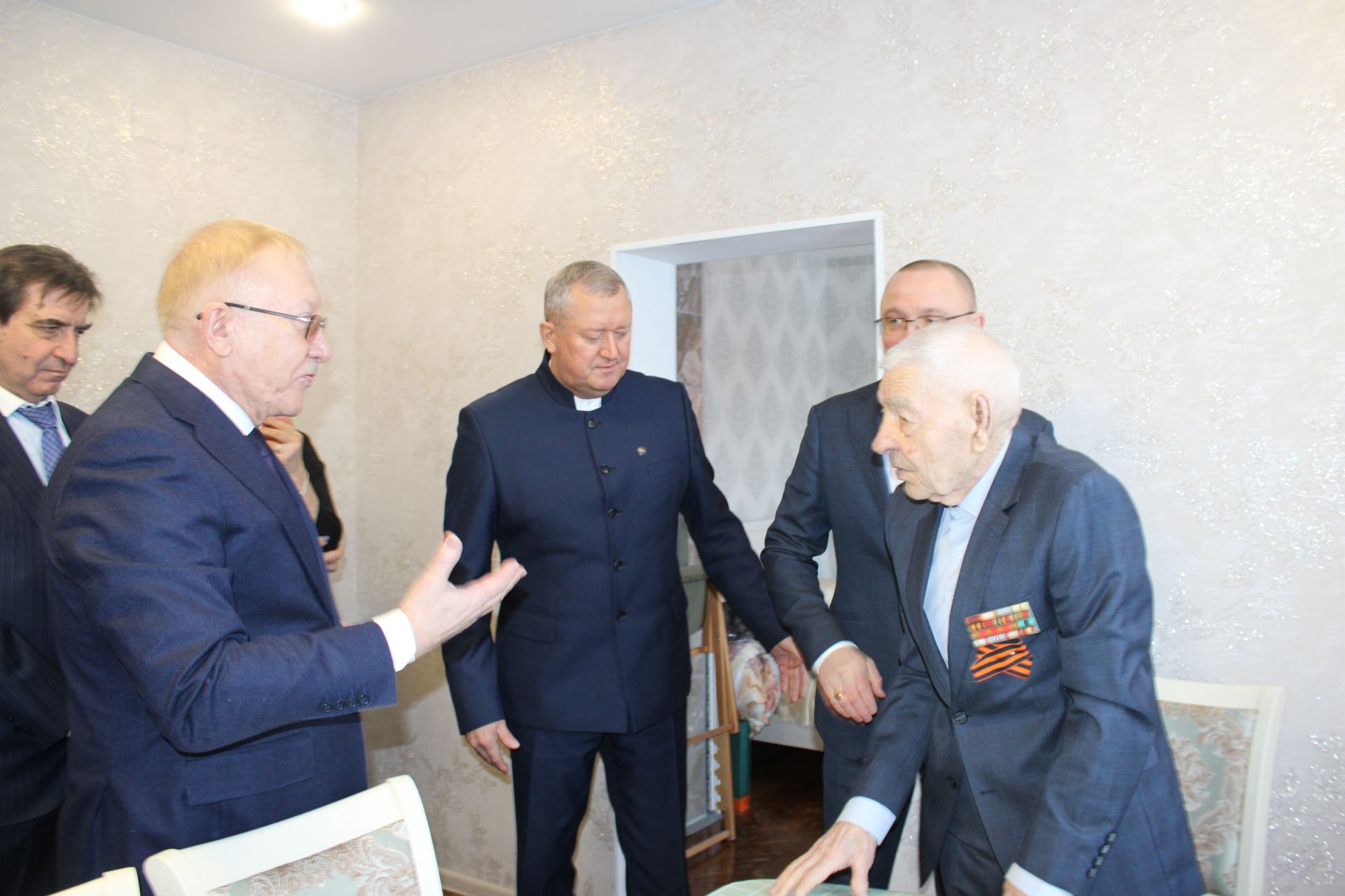 В Заинске ветеранам Великой Отечественной войны вручили юбилейные медали к 80-летию Победы