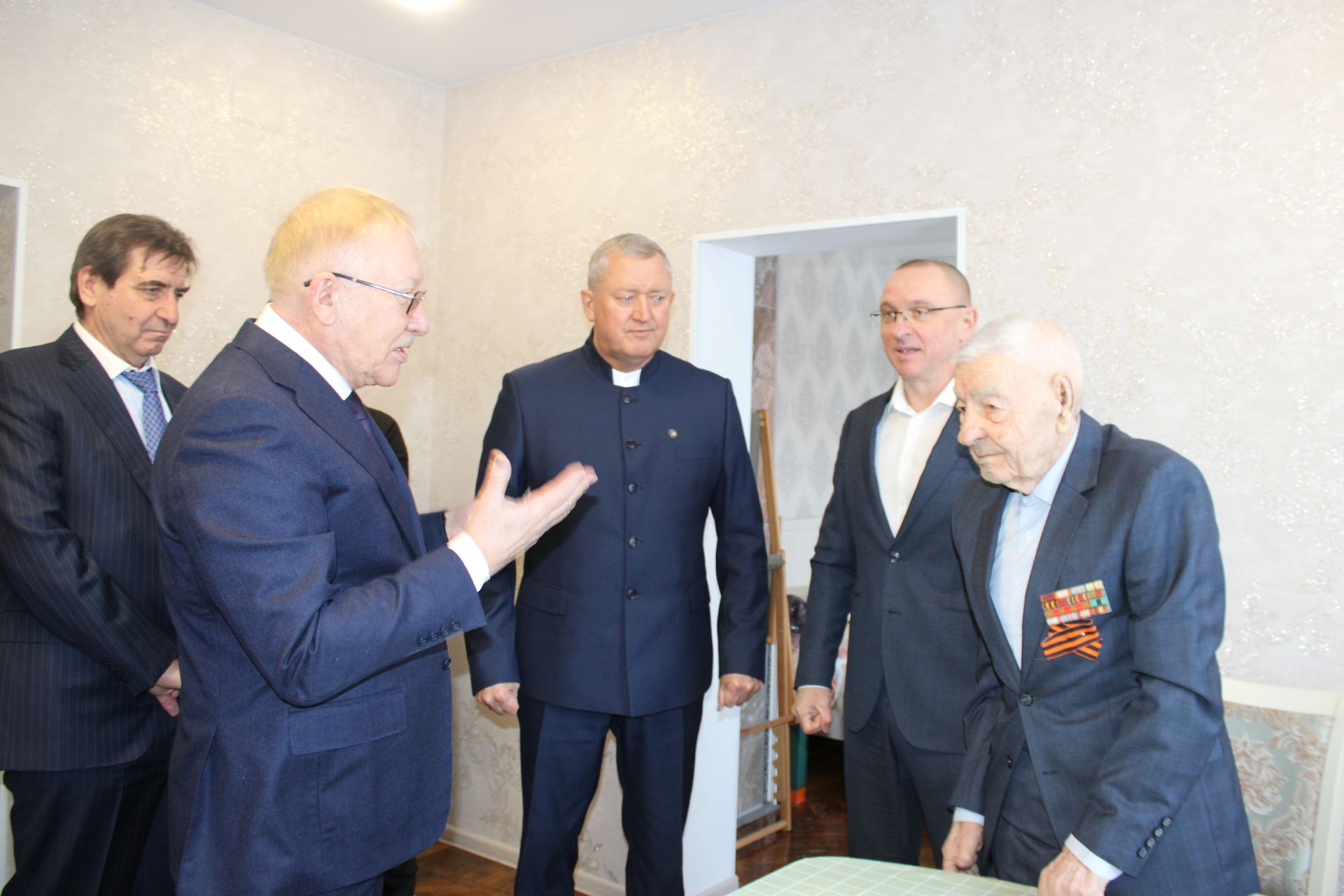 В Заинске ветеранам Великой Отечественной войны вручили юбилейные медали к 80-летию Победы