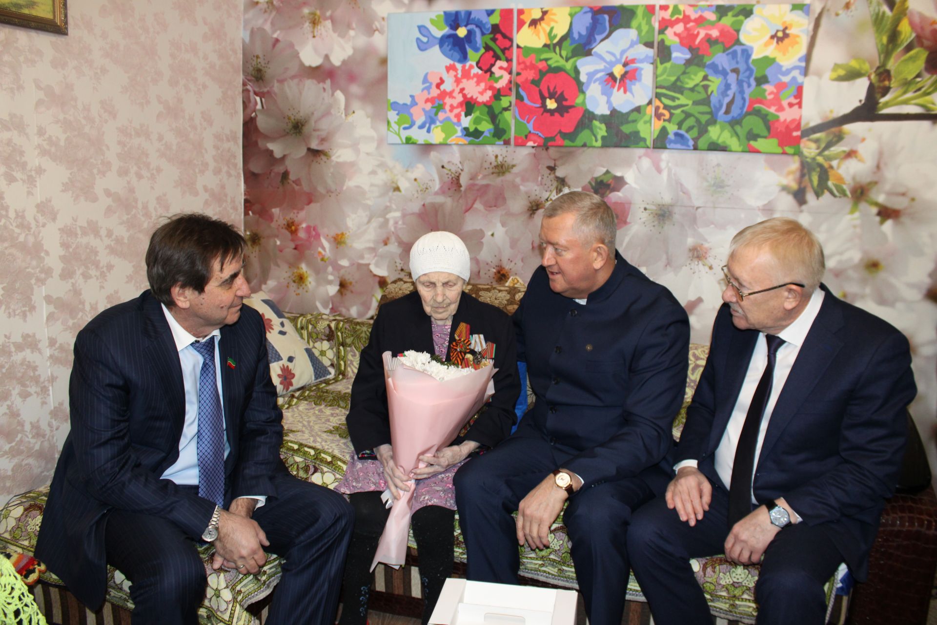 В Заинске ветеранам Великой Отечественной войны вручили юбилейные медали к 80-летию Победы