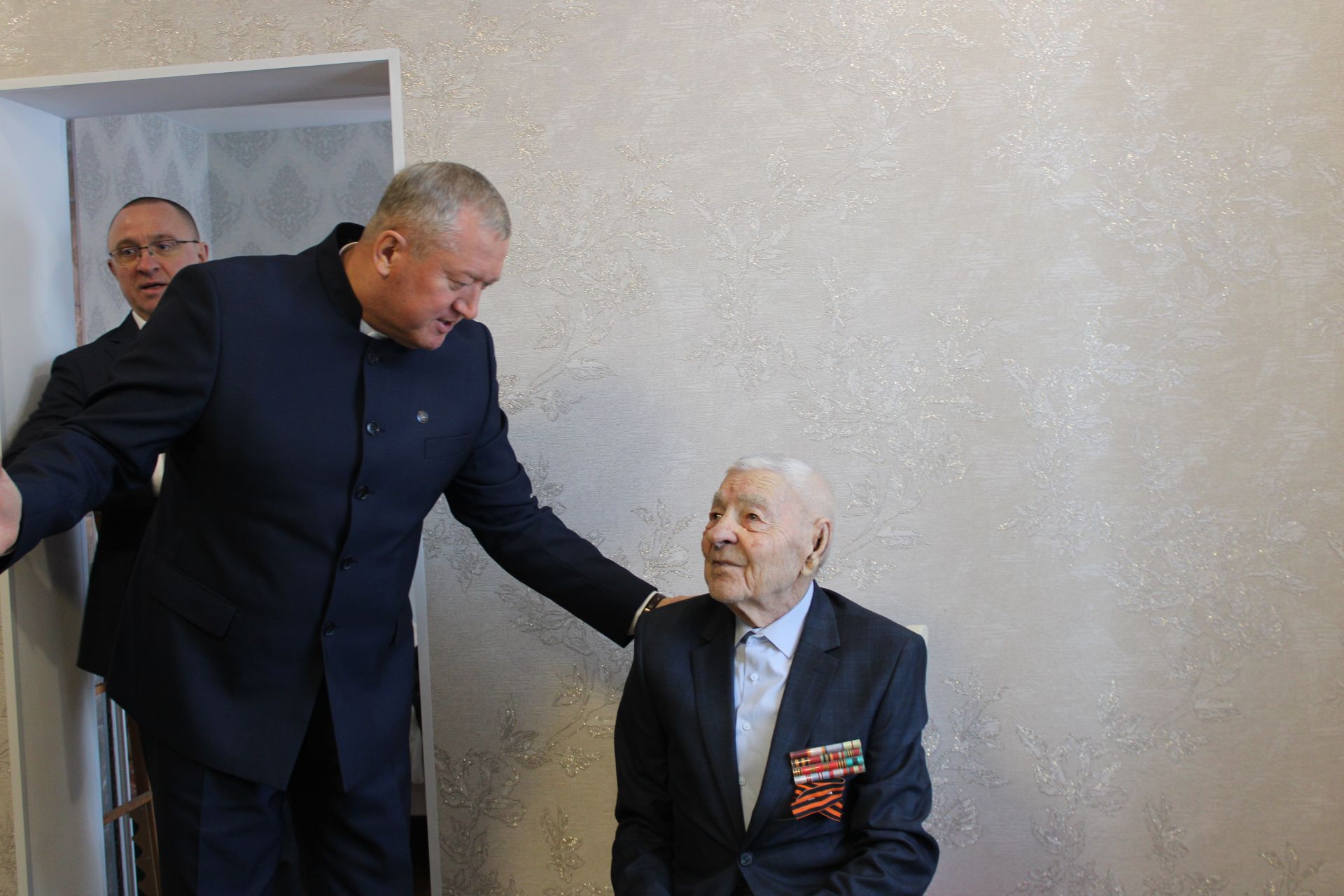 В Заинске ветеранам Великой Отечественной войны вручили юбилейные медали к 80-летию Победы