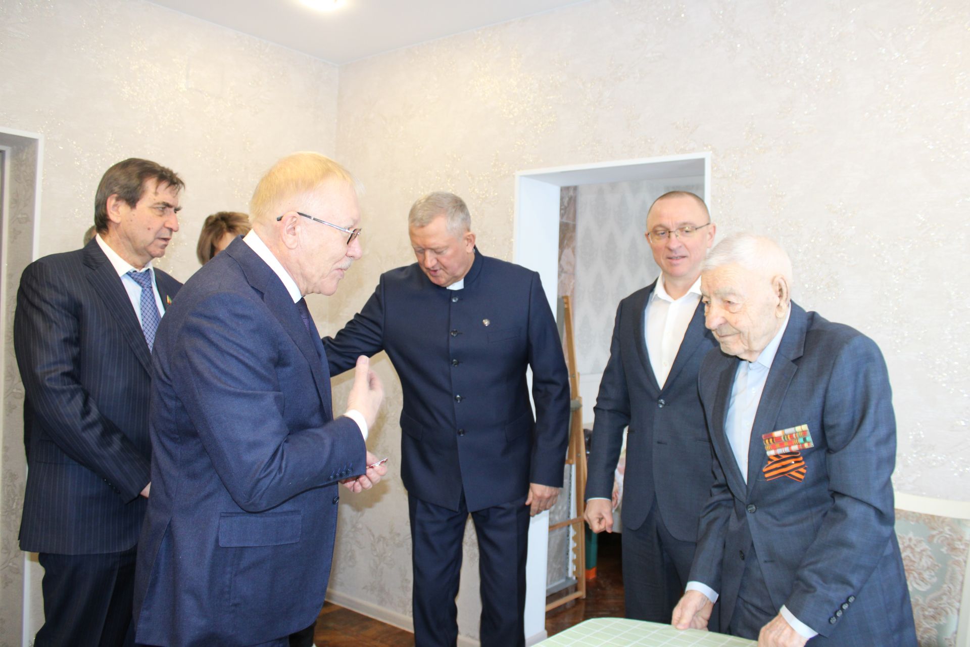 В Заинске ветеранам Великой Отечественной войны вручили юбилейные медали к 80-летию Победы