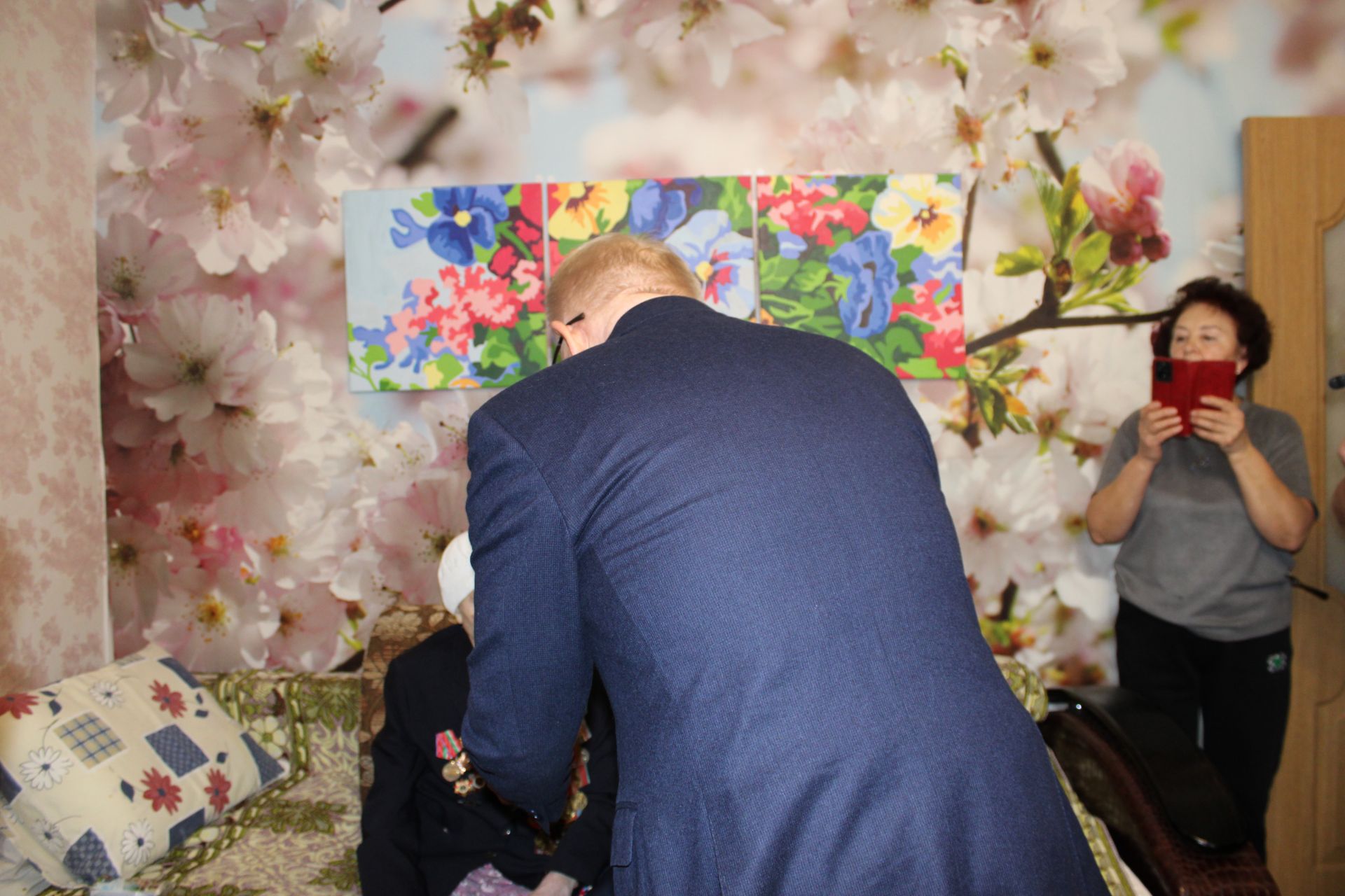 В Заинске ветеранам Великой Отечественной войны вручили юбилейные медали к 80-летию Победы