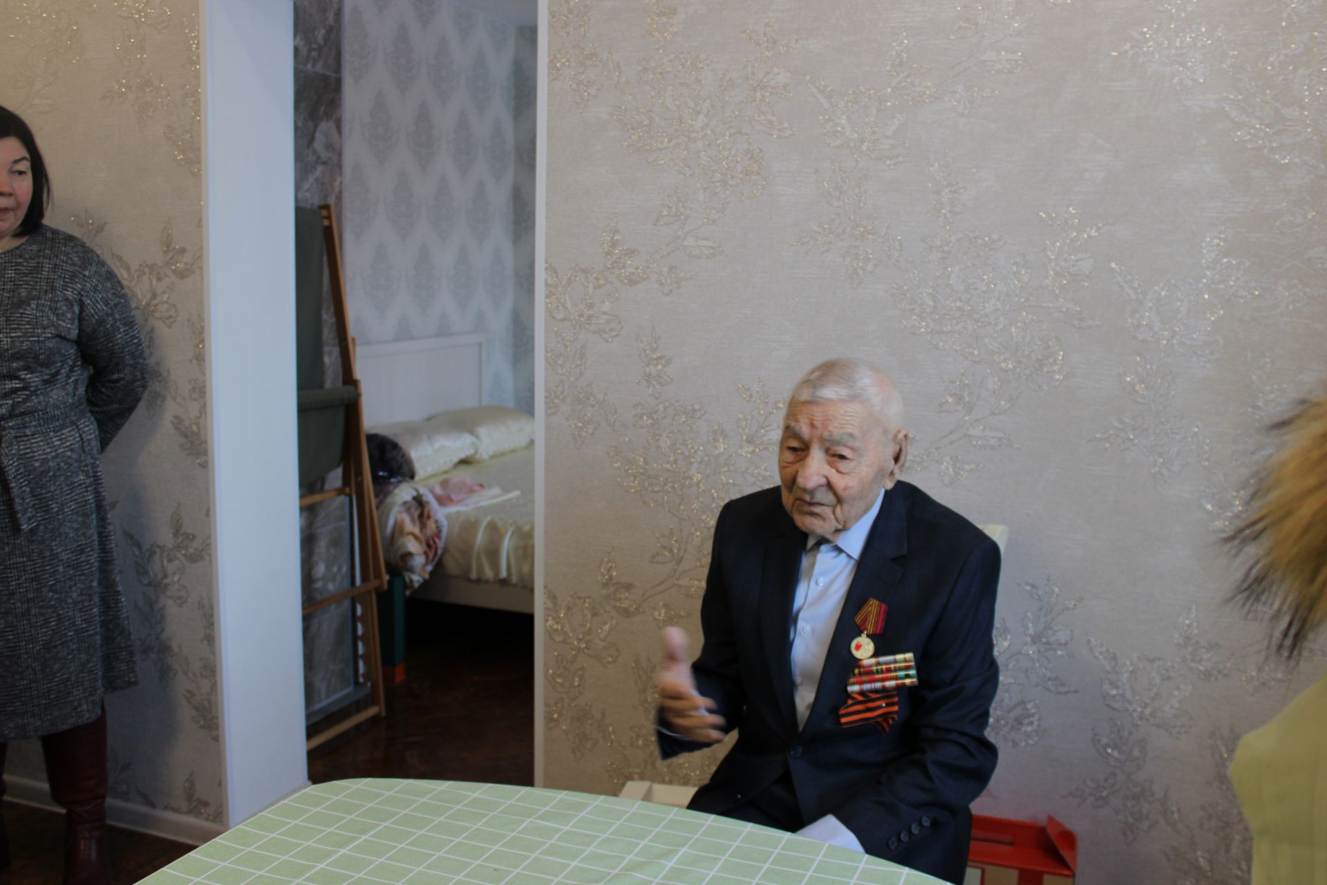 В Заинске ветеранам Великой Отечественной войны вручили юбилейные медали к 80-летию Победы