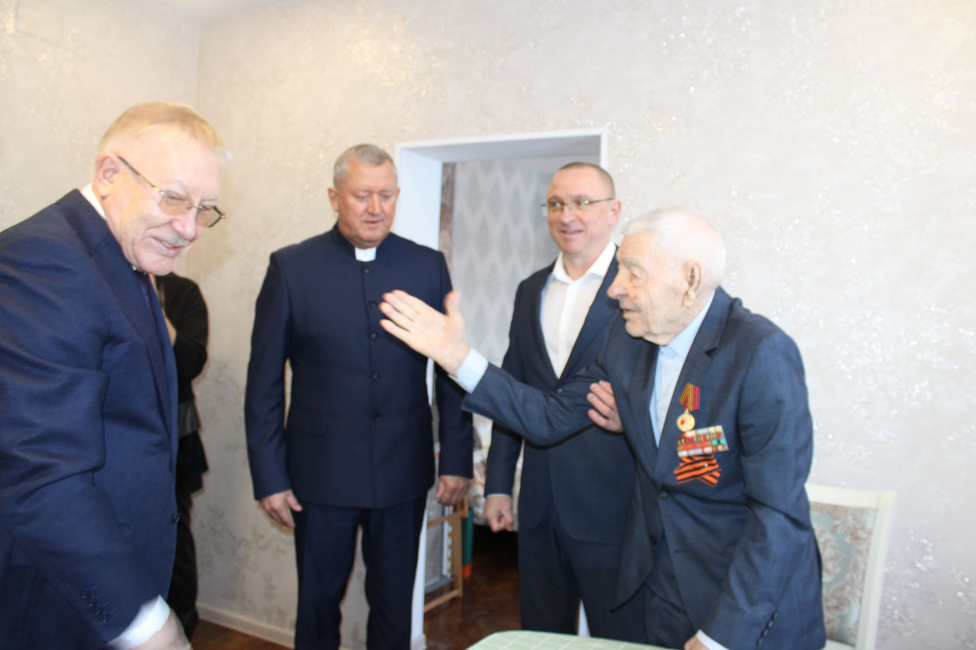 В Заинске ветеранам Великой Отечественной войны вручили юбилейные медали к 80-летию Победы