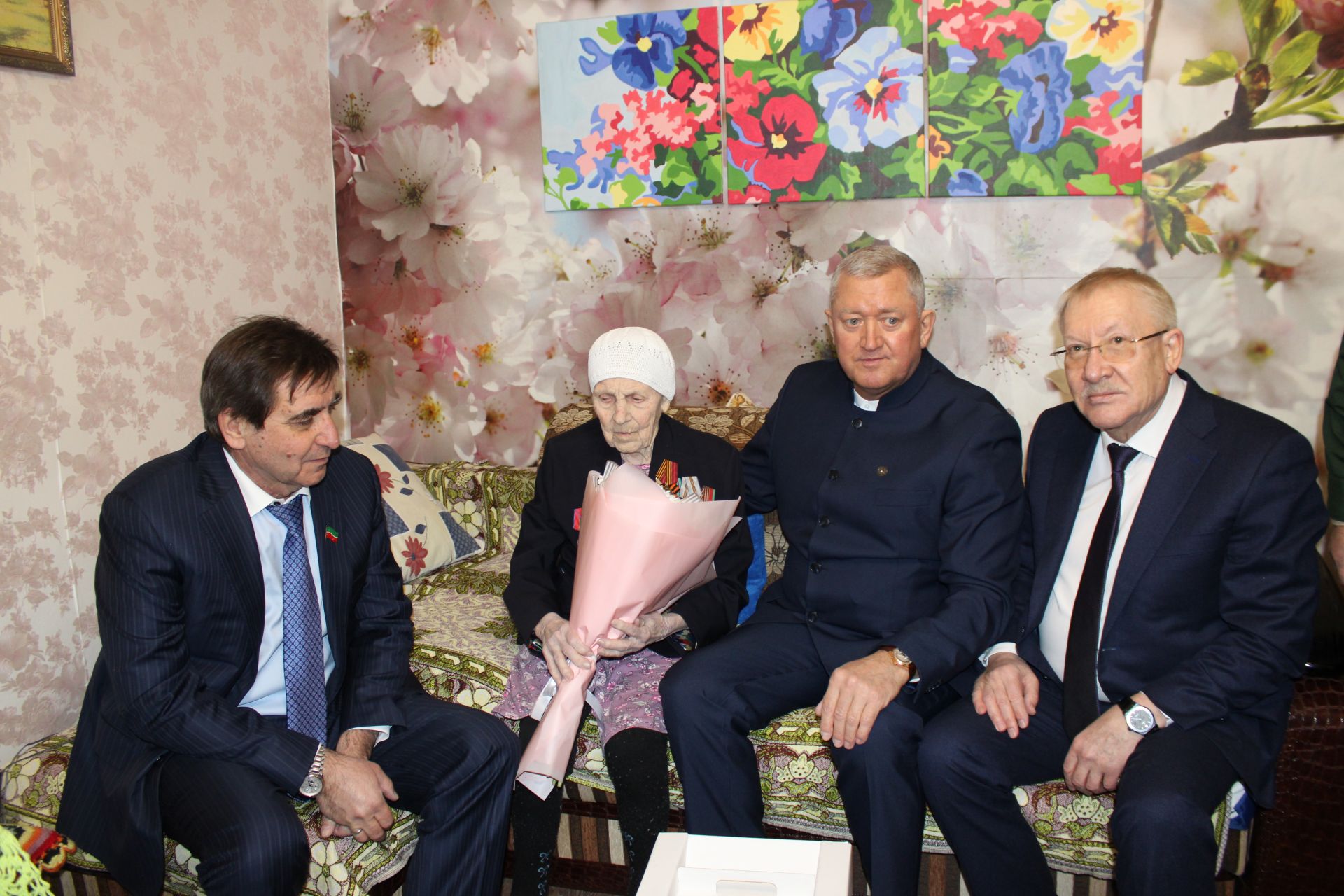 В Заинске ветеранам Великой Отечественной войны вручили юбилейные медали к 80-летию Победы