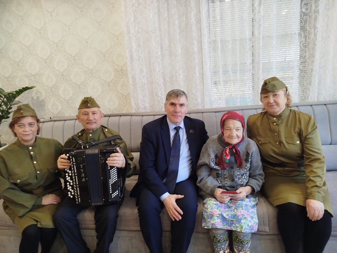 Зәй шәһәрендә тыл ветераннарына Бөек Җиңүнең юбилей медальләре тапшырыла