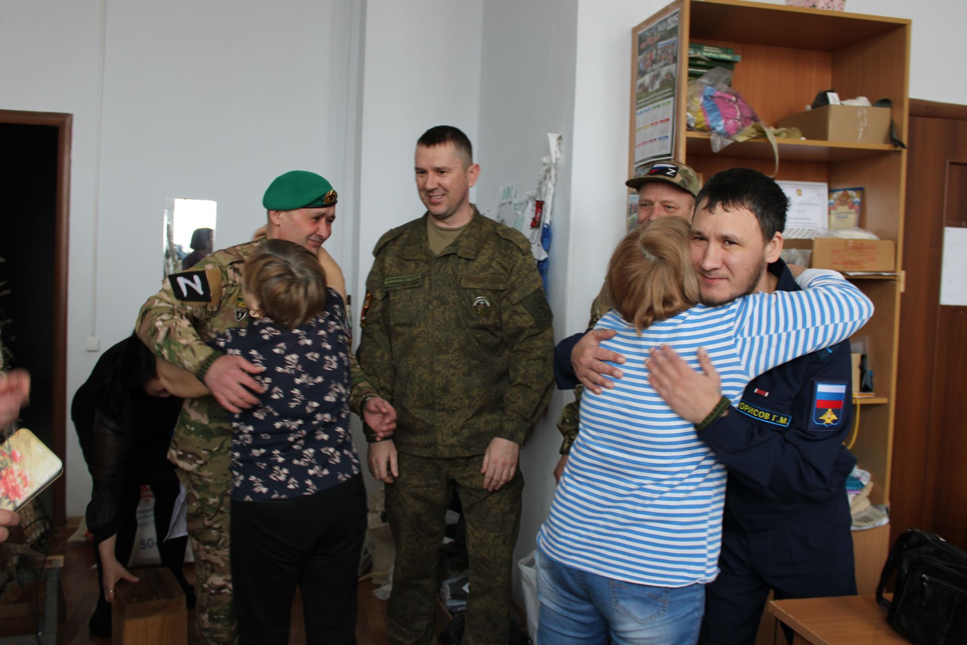 Иске Зәйнең маскировка челтәрләре үрүчеләр янында хәрби егетләр булды