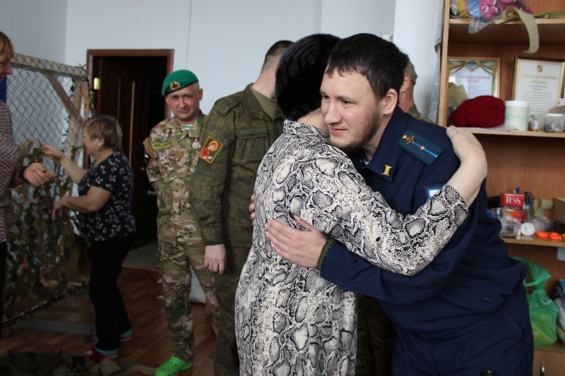 Иске Зәйнең маскировка челтәрләре үрүчеләр янында хәрби егетләр булды