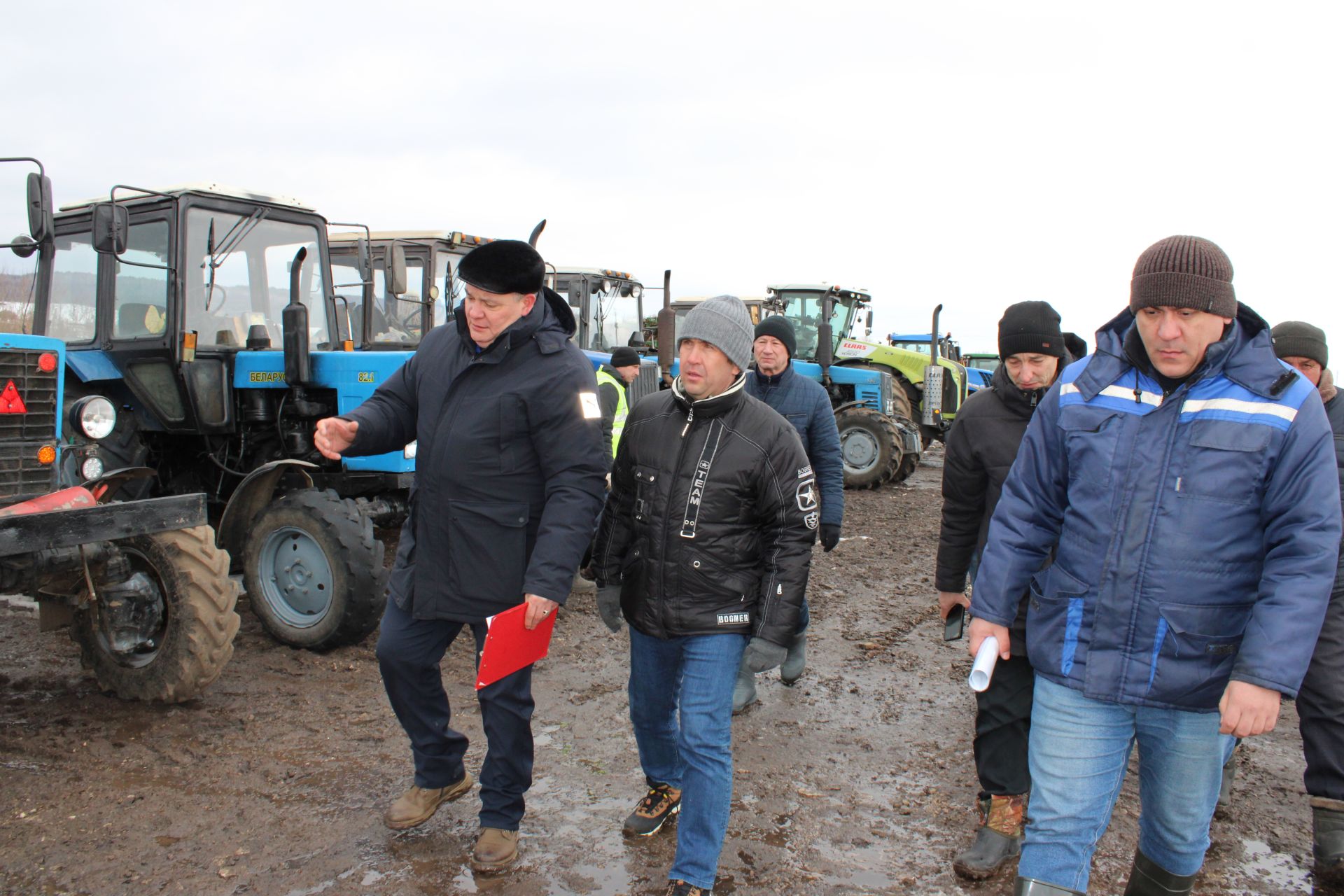 Аграрийлар  язгы кыр эшләренә җиң сызганып куйды