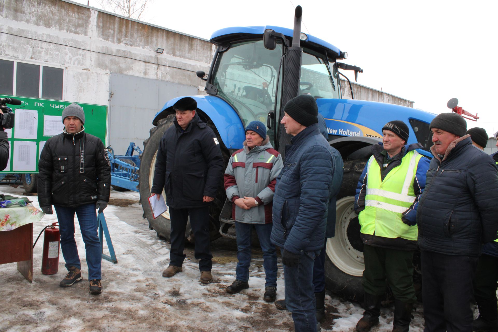 Аграрийлар  язгы кыр эшләренә җиң сызганып куйды