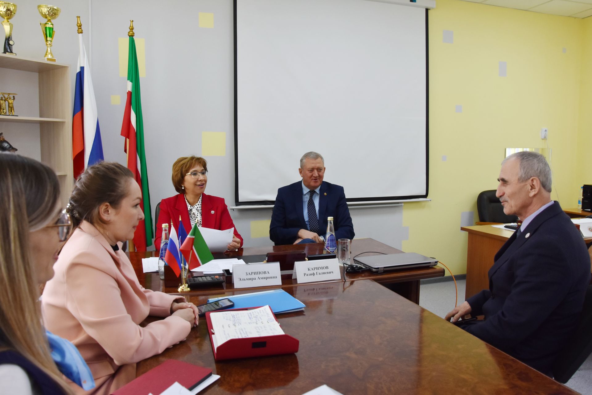 Министр зәйлеләрне социаль яклау мәсьәләләре буенча кабул итте