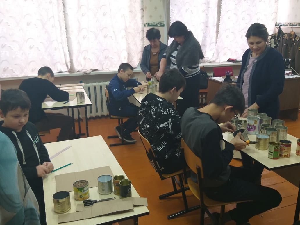 Учащиеся Сарсаз-Багряжской школы поддержали бойцов СВО: свечи и письма как символ веры