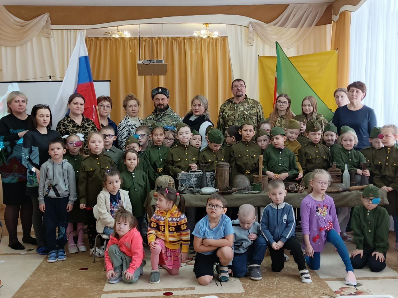 Заинские поисковики показали дошколятам находки с полей сражений Великой Отечественной войны