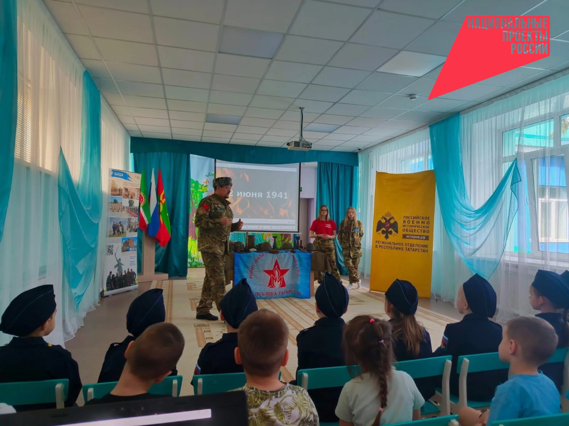 Дошкольники Заинска почтили память героев в детском саду «Василек»