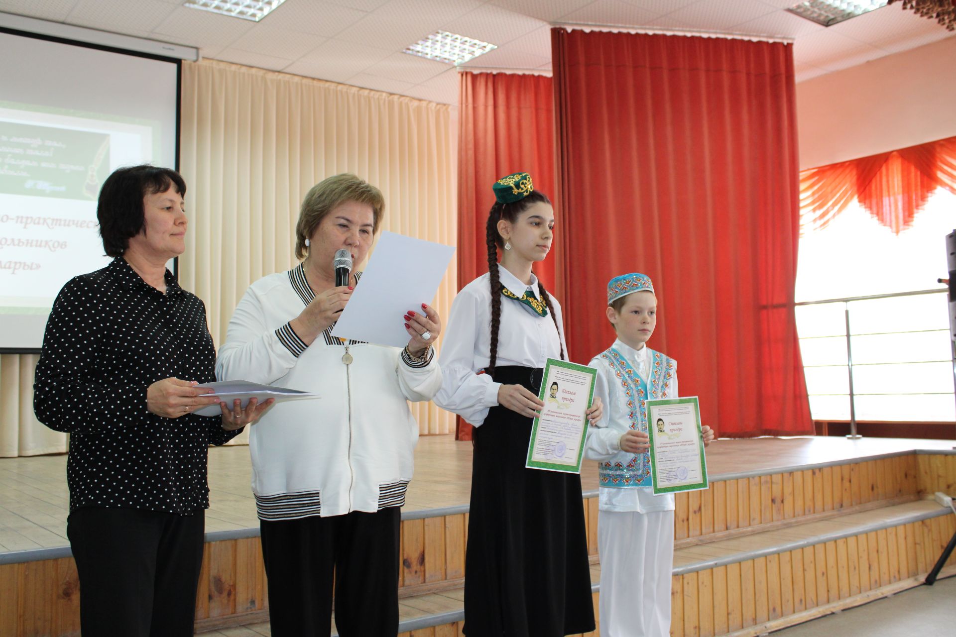 Зәйдә Бөек әдибебез Габдулла Тукай туган көне алдыннан укучылар традицион төстә фәнни эшләр яклады