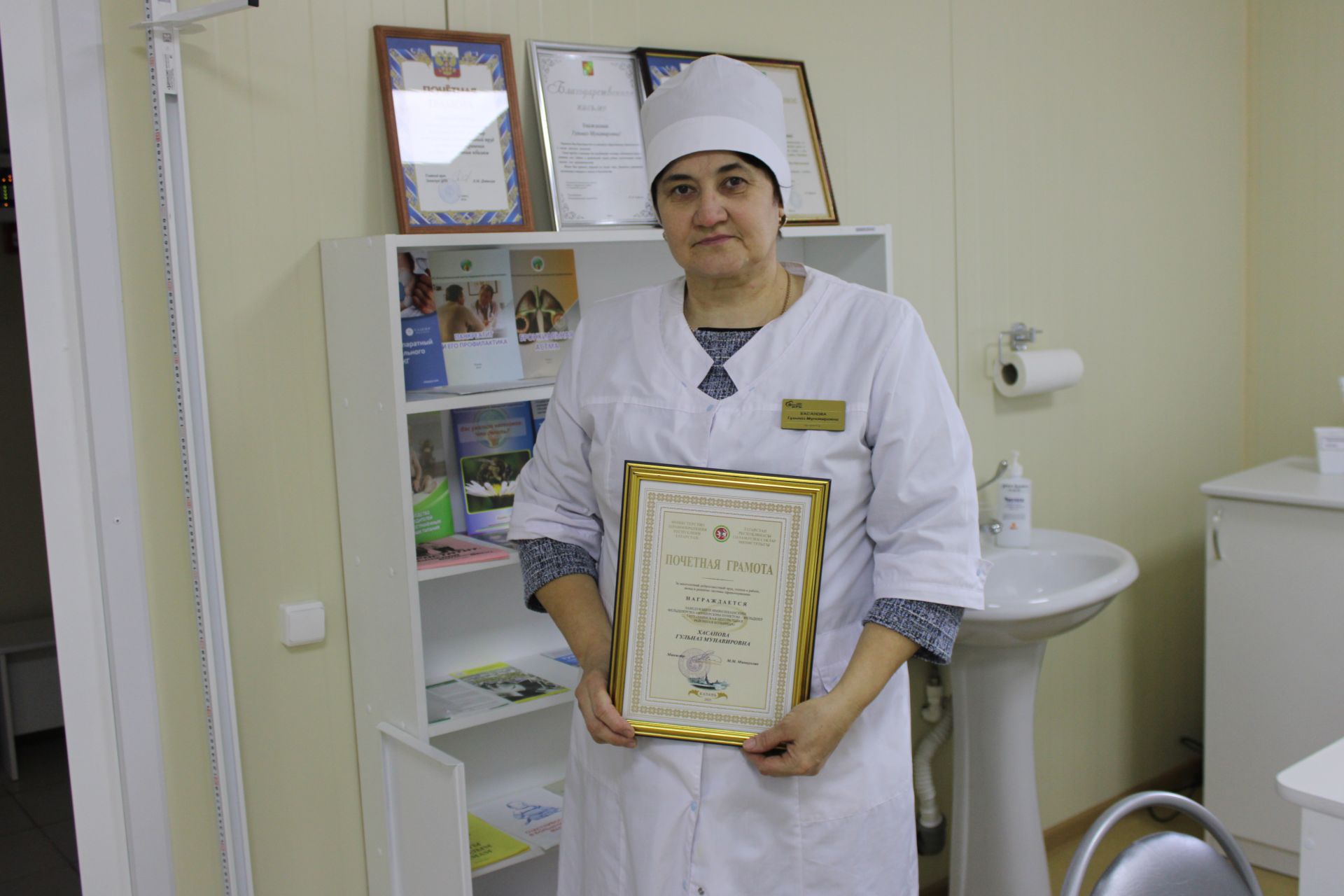 Имәнлебаш авылы фельдшеры ягымлы сүзе белән дә дәвалый