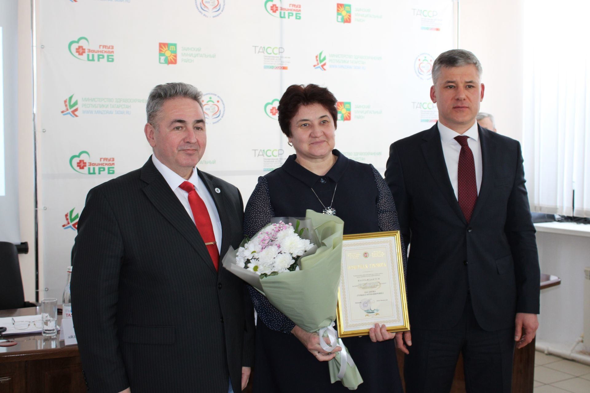 Имәнлебаш авылы фельдшеры ягымлы сүзе белән дә дәвалый