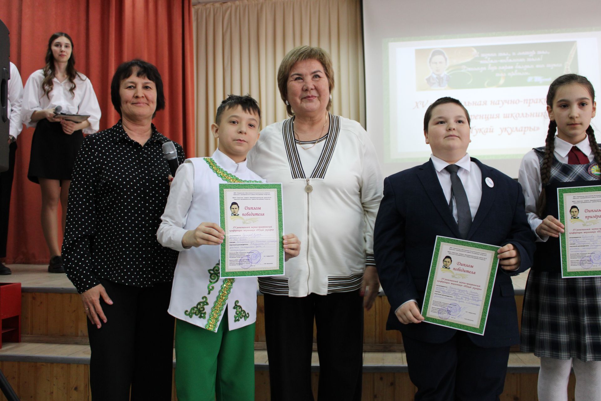 Зәйдә Бөек әдибебез Габдулла Тукай туган көне алдыннан укучылар традицион төстә фәнни эшләр яклады