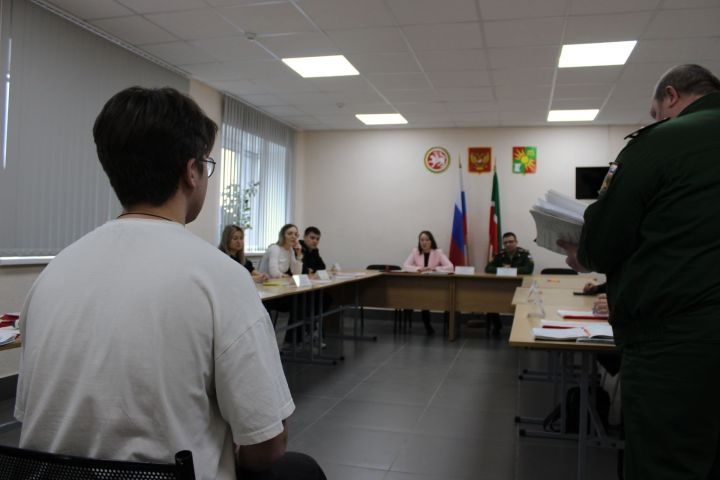Чакырылыш комиссиясе узды: Зәй егетләре армиягә китә