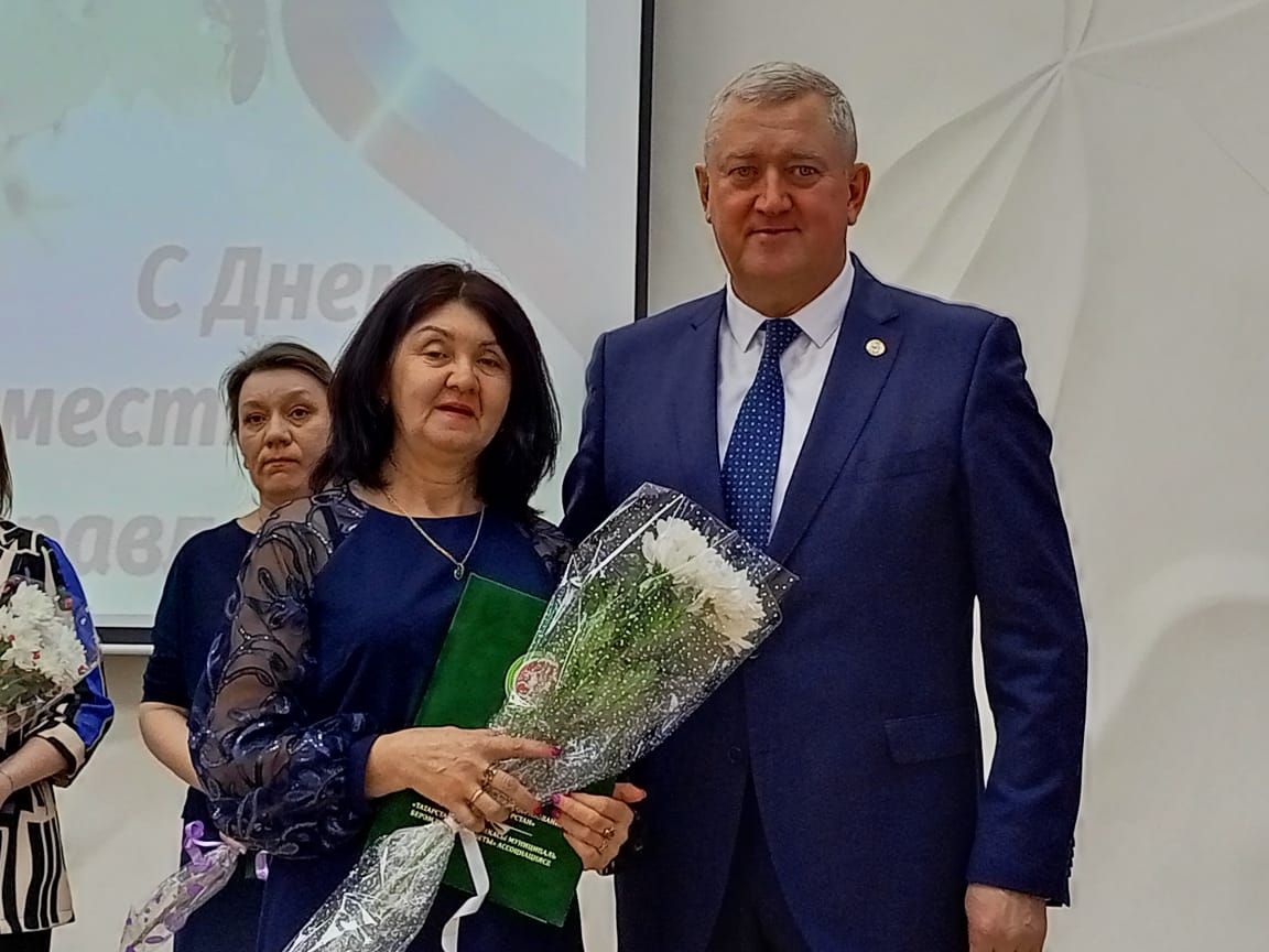 Зәйдә җирле үзидарә хезмәткәрләре хөрмәтләнде