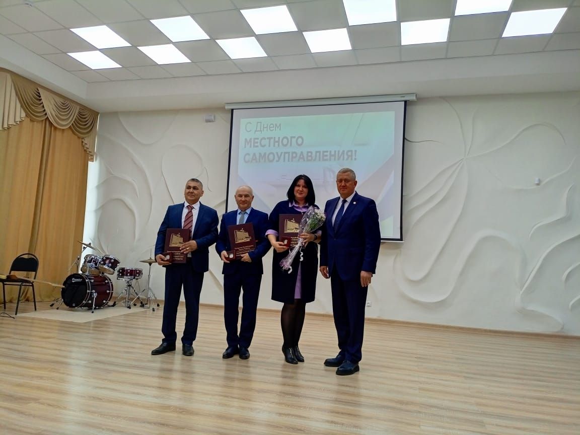 Зәйдә җирле үзидарә хезмәткәрләре хөрмәтләнде