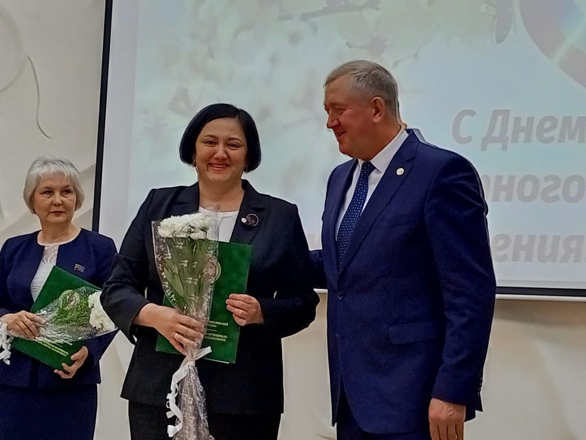 Зәйдә җирле үзидарә хезмәткәрләре хөрмәтләнде