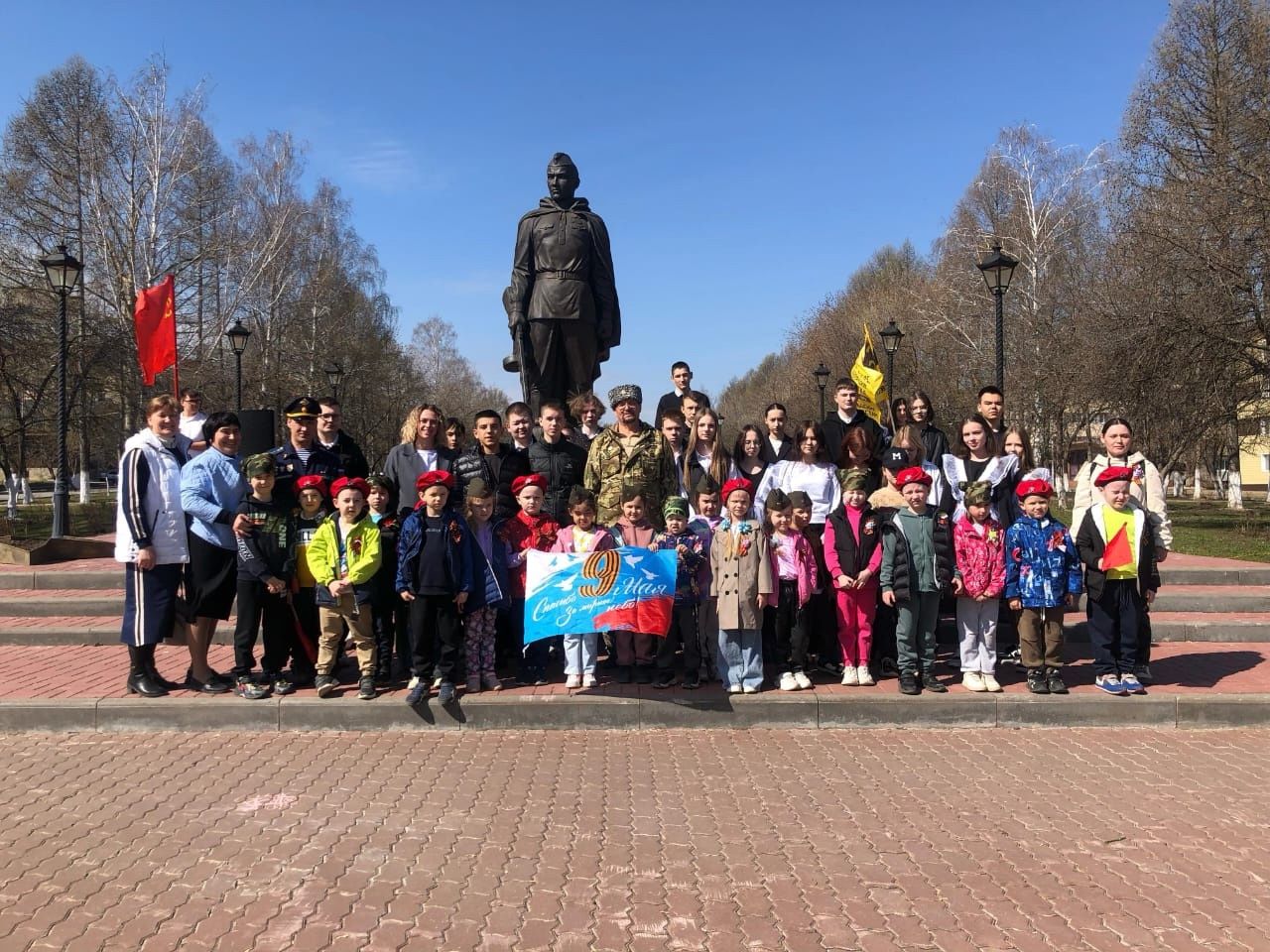 Зәйдә азатлыгыбыз һәм тынычлыгыбыз өчен көрәшкән геройларны искә алдылар