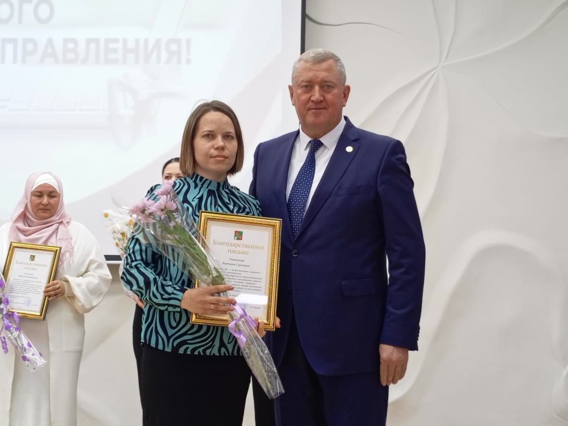 Зәйдә җирле үзидарә хезмәткәрләре хөрмәтләнде