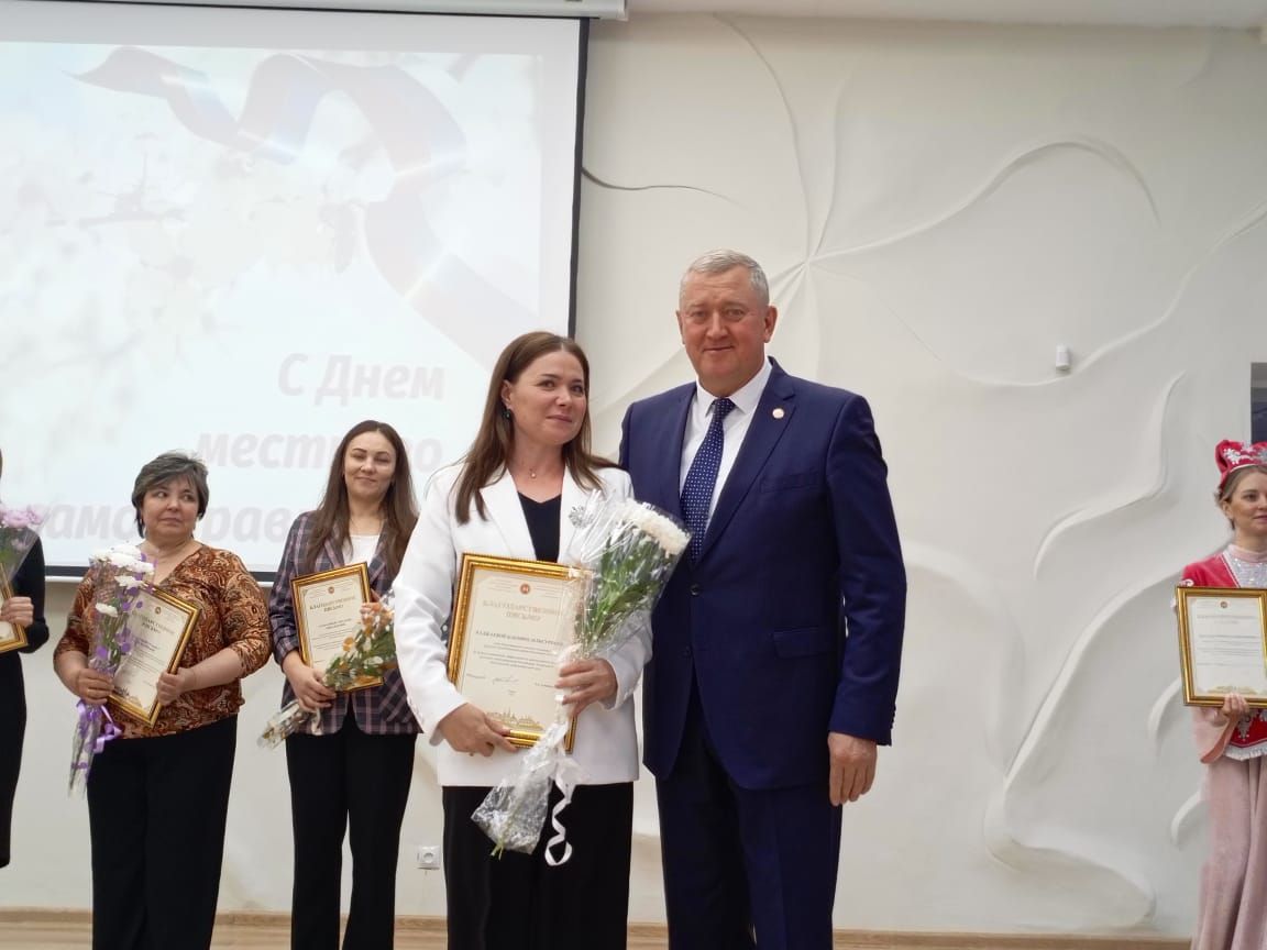 Зәйдә җирле үзидарә хезмәткәрләре хөрмәтләнде