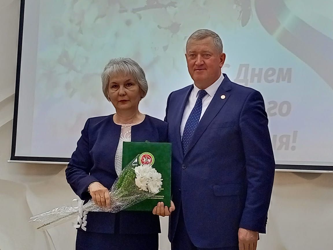 Зәйдә җирле үзидарә хезмәткәрләре хөрмәтләнде