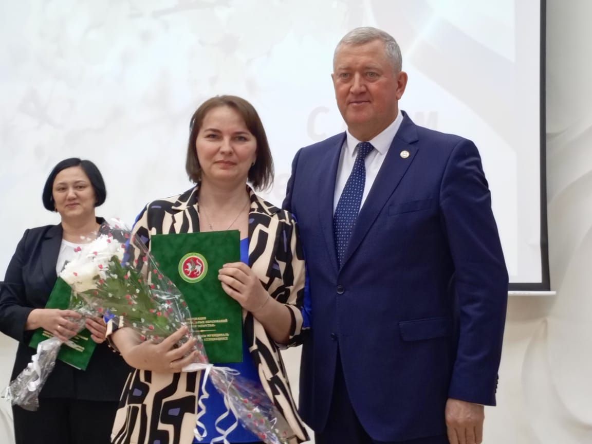 Зәйдә җирле үзидарә хезмәткәрләре хөрмәтләнде